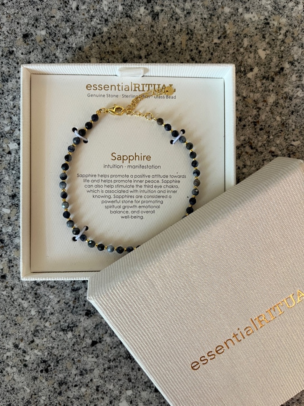 Essential ritual: Sapphire Beaded Bracelet in Dark Blue and Gold